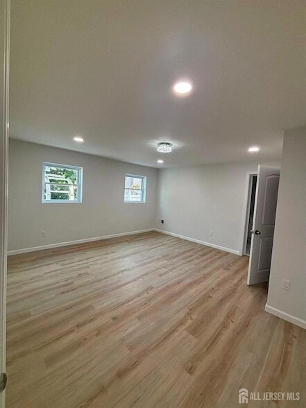 Building Photo - 17 1/2 Thomas Street Unit 2F
