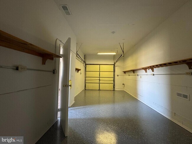 Building Photo - 53 N Post Rd