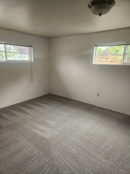 Building Photo - 15732 E Shore Dr