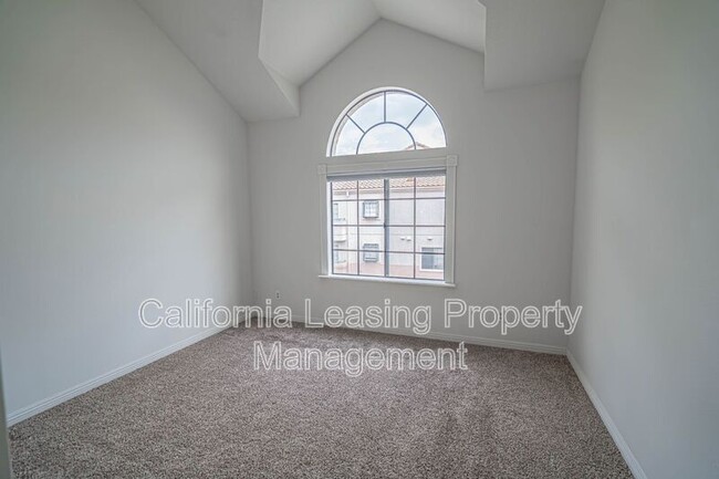 Building Photo - 18215 Flynn Dr