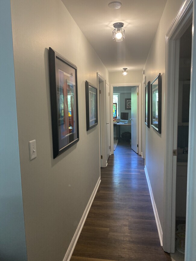 Building Photo - 2410 Oneida St