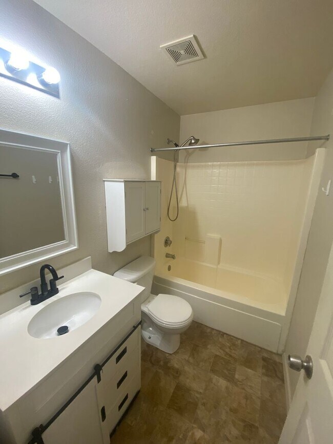 Building Photo - 9438 Canyon Meadows Dr
