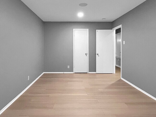 Building Photo - Freshly Updated 4-Bedroom Home with Pool, Fireplace & New Flooring in Universal City