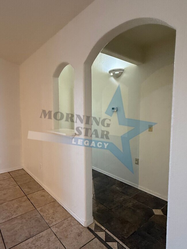 Building Photo - 4 bedroom, 4 bath house - Must see landscaping!