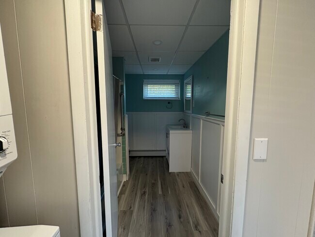 Building Photo - 211 Tulip Cir