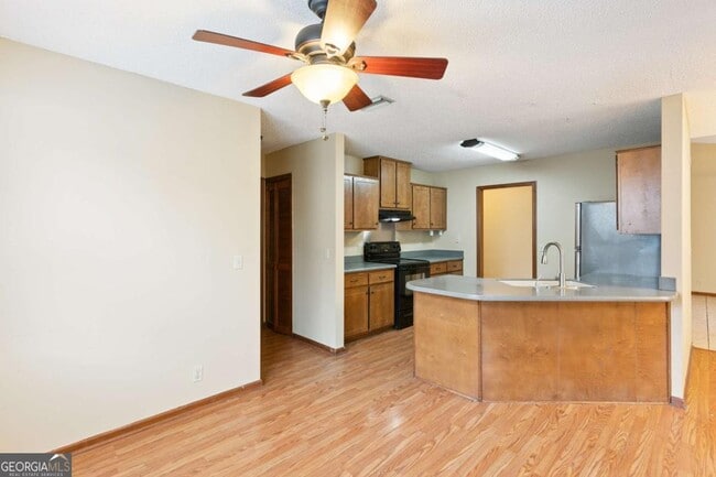 Building Photo - 132 N Woodvalley Dr