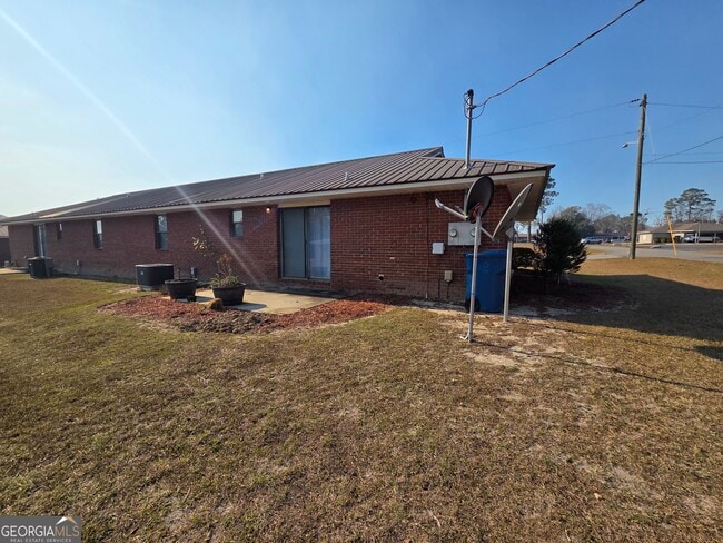 Building Photo - 300 Randolph Dr