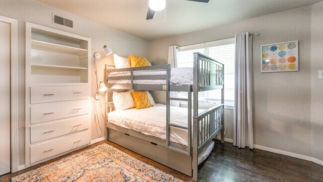 Building Photo - 2134 Bandera Rd