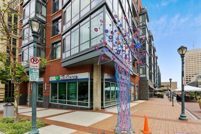 Building Photo - Fabulous 5BR 2.5BA Located in Close in Roc...