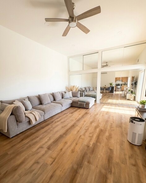 Building Photo - 2912 Park Center Dr