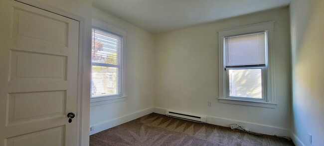 Building Photo - Bungalow in Manchester Heights with tons o...