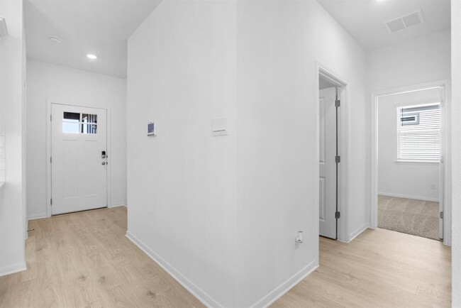 Building Photo - 305 Brooks Ranch Dr