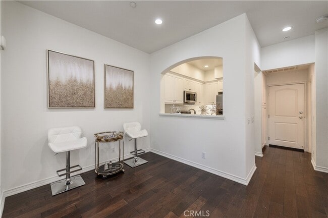 Building Photo - 31 Quartet-