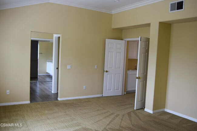 Building Photo - 2324 Solway Ct