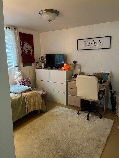 Building Photo - 965 NE C St