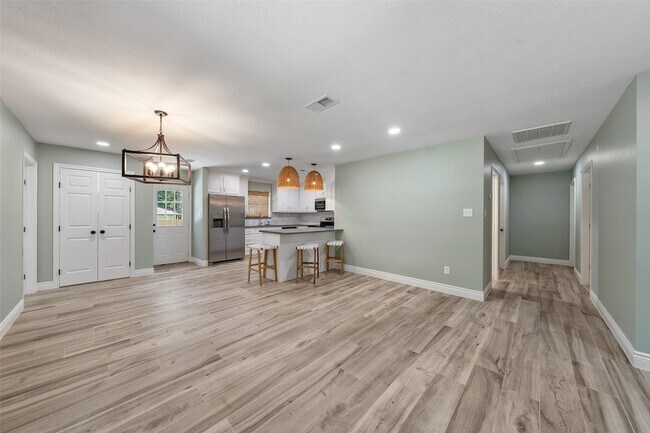 Building Photo - 4884 Holly Ln W