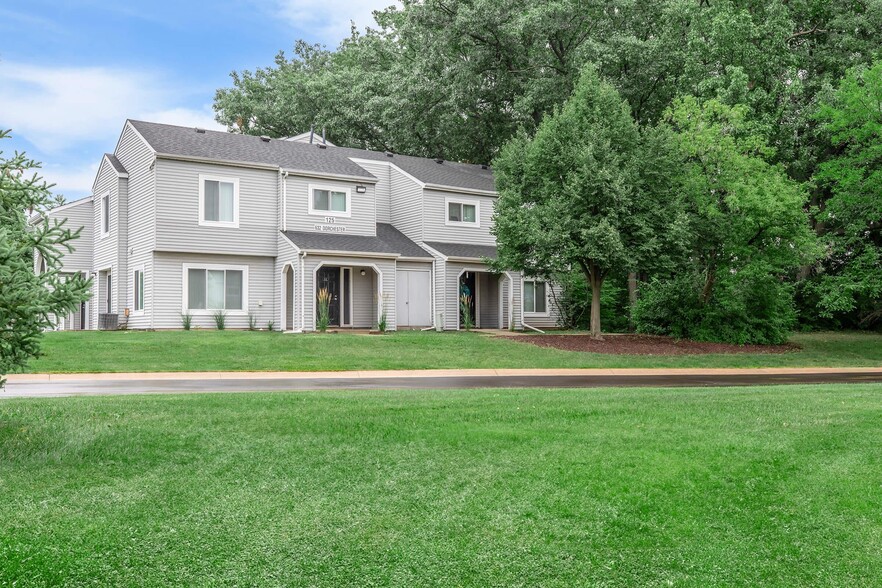 Building Photo - Oaks at Hampton Apartments