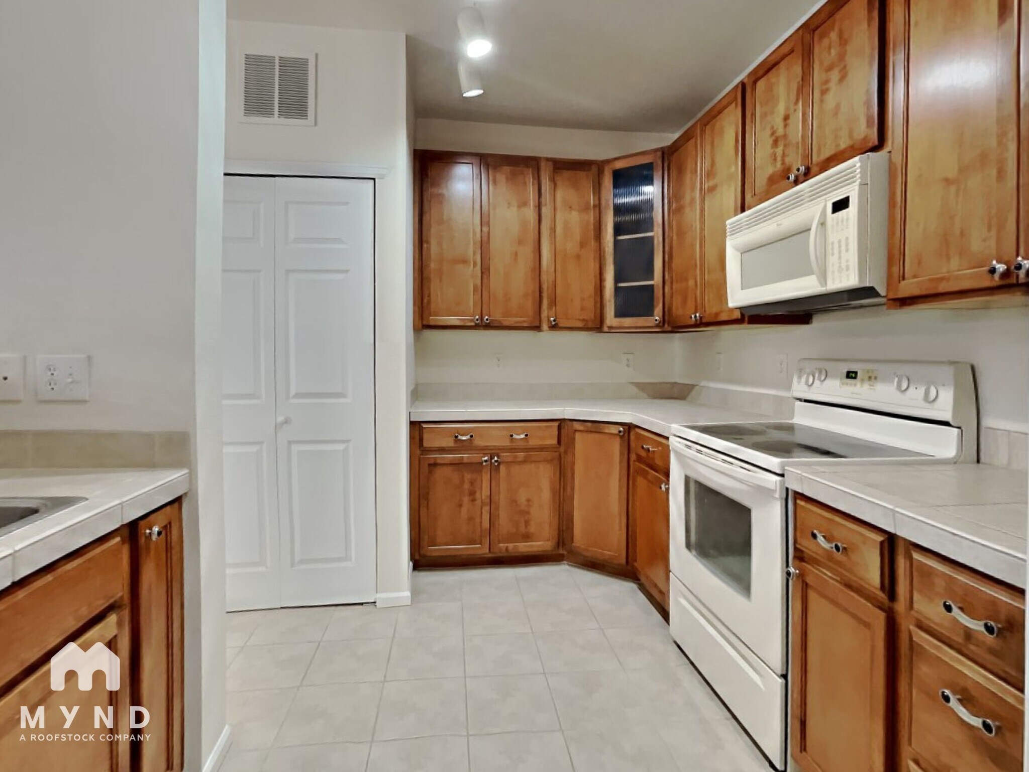 Building Photo - 3854 S Dayton Way