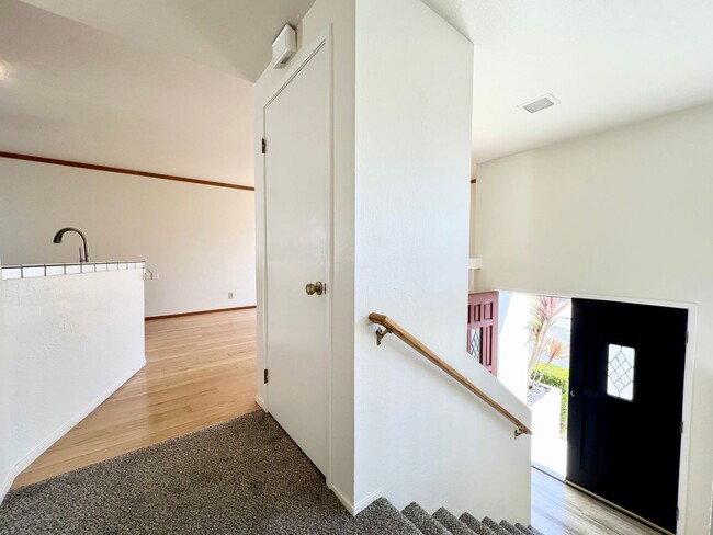 Building Photo - Spacious 4-Bed, 3-Bath Single-Family Home ...