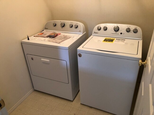 Building Photo - 10918 SW Adele Dr