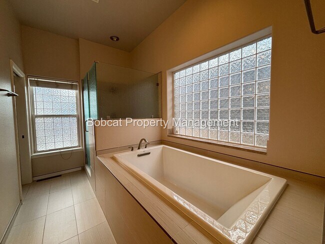 Building Photo - Golf Course Living with Mountain Views & Detached Casita