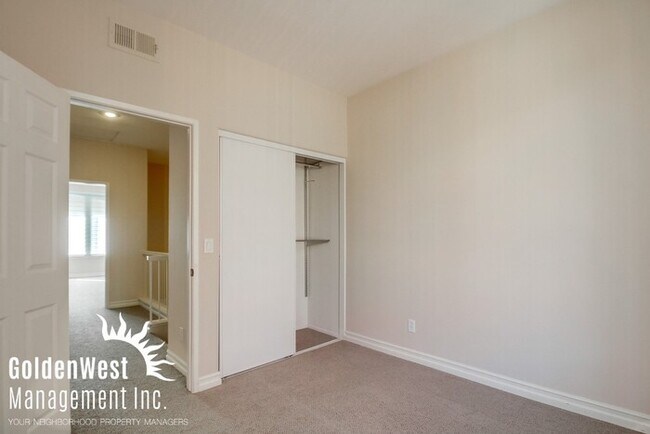 Building Photo - Immaculate 3Bdm 2.5Ba Townhouse with 2-Car...