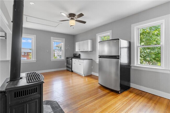 Building Photo - 291 Maple Ave