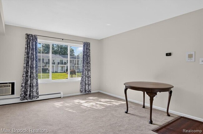 Building Photo - 100 W Hickory Grove Rd