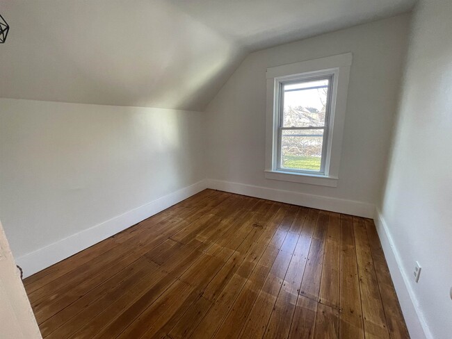 Building Photo - 87 Granger St