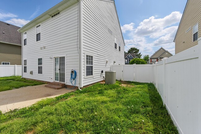 Building Photo - 1023 Snead Dr