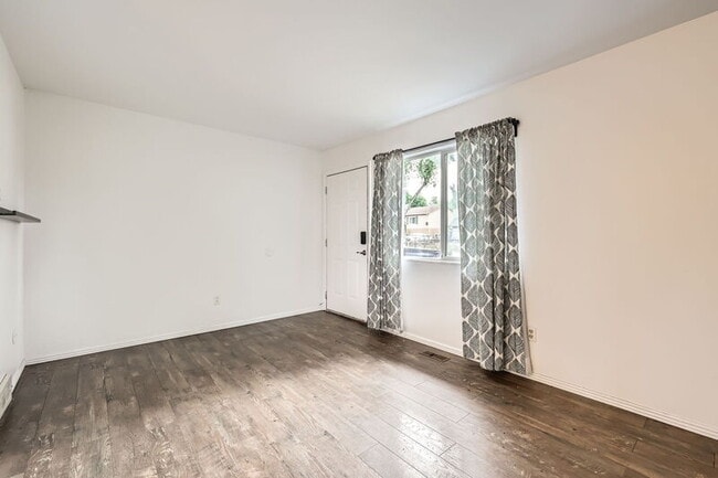 Building Photo - 2515 W Willamette Ave