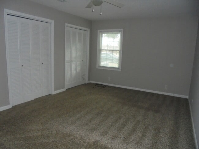 Building Photo - 402 Melbourne Dr