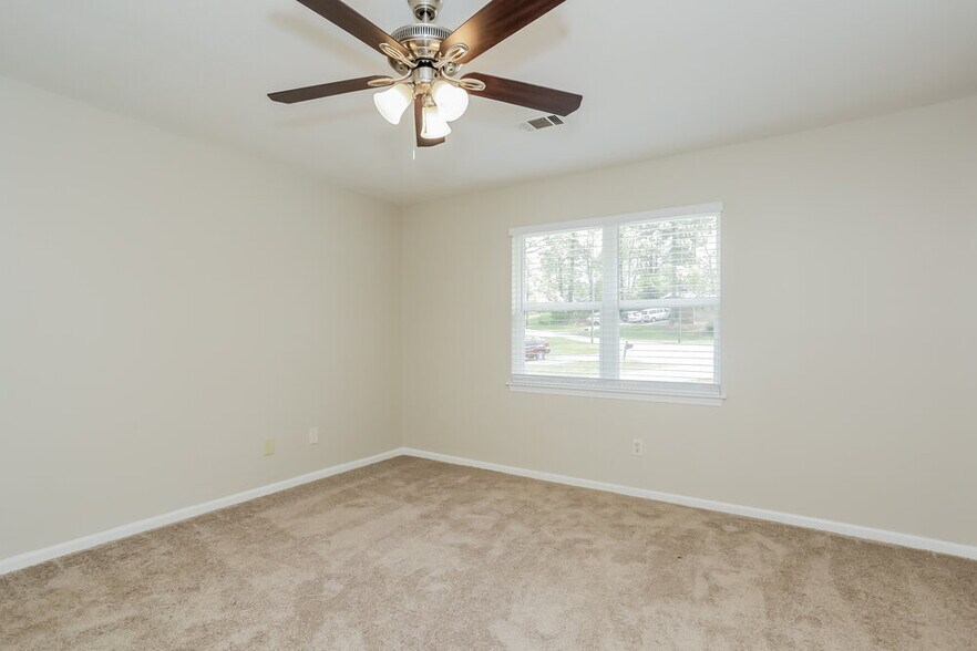 Building Photo - 843 Tall Deer Dr