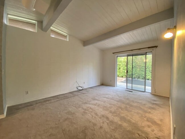 Building Photo - 930 Reddy Ave