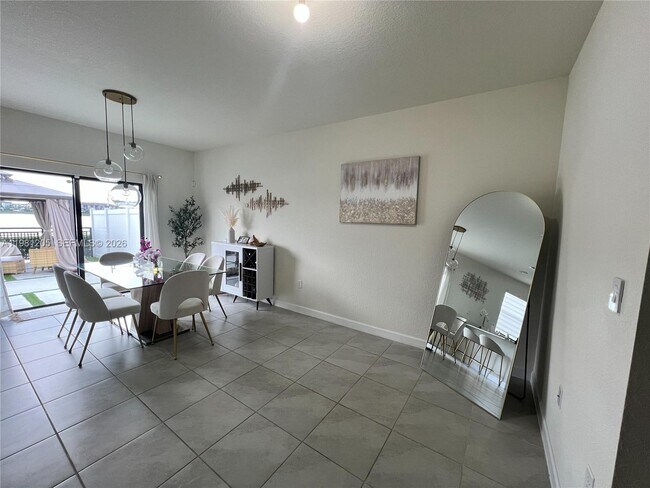 Building Photo - 3328 W 114th Terrace