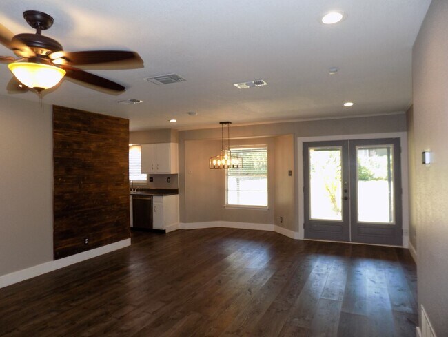 Building Photo - 14139 Swallow Dr