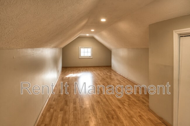 Building Photo - 1220 S 55th St