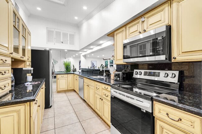 Building Photo - 19720 NE 26th Ave