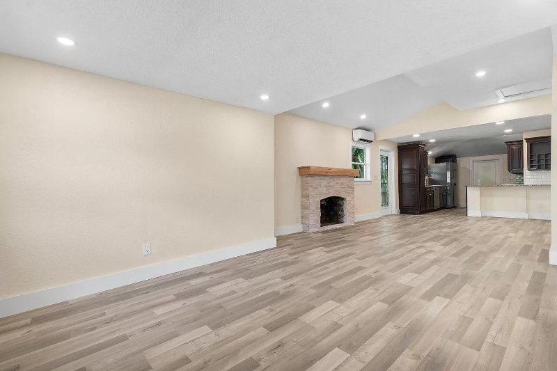 Building Photo - 710 S Pine St