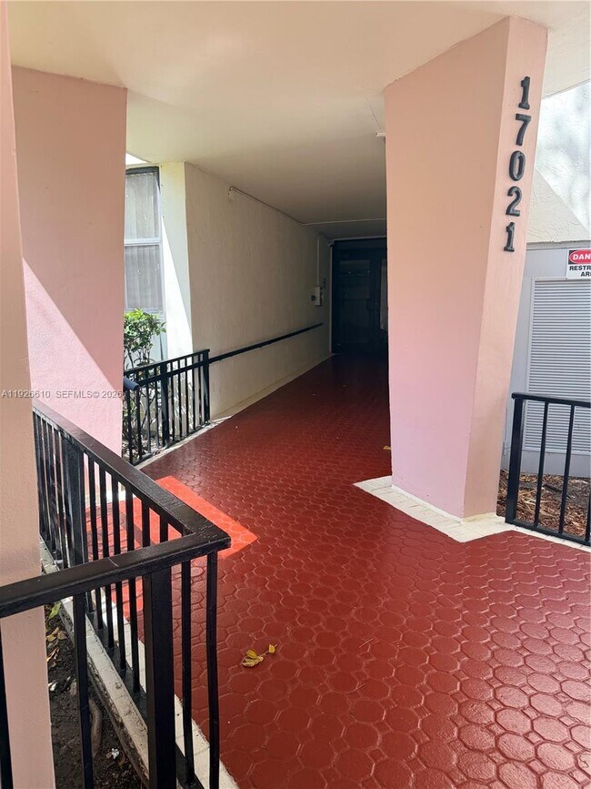 Building Photo - 17021 N Bay Rd