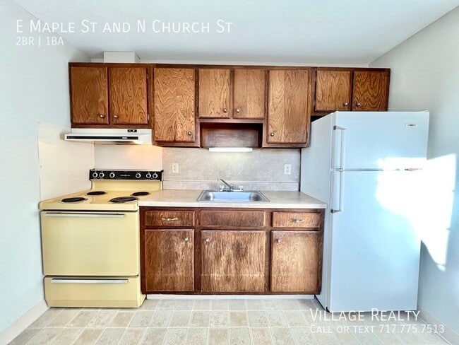 Building Photo - 361 E Maple St