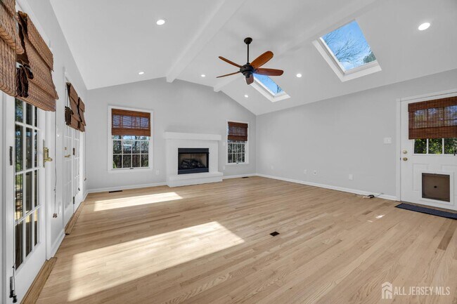 Building Photo - 1430 Kearney Dr