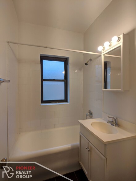 Building Photo - 556 W Arlington Pl
