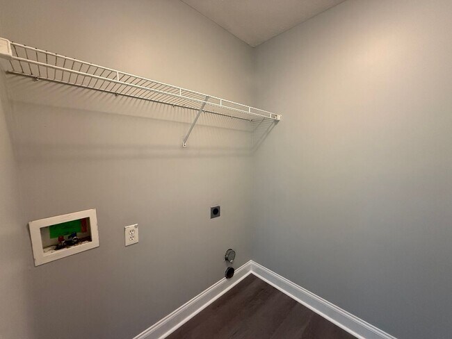 Building Photo - Spacious 3 bedroom, 2 bath house near GM, Magna, and Industrial Park.