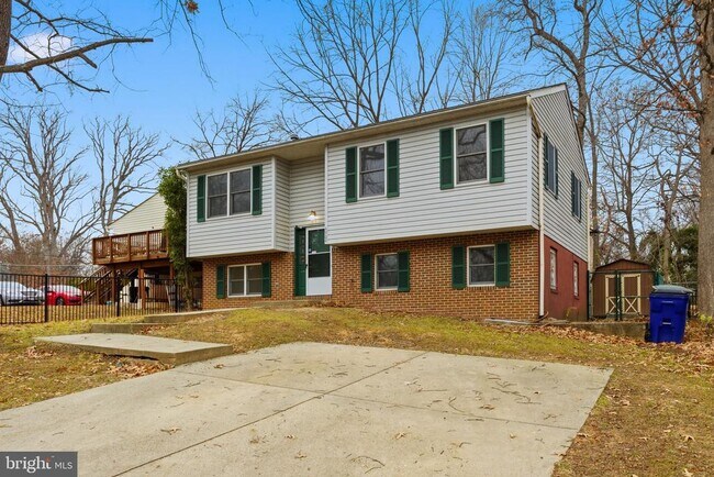 Building Photo - 4904 Hollywood Rd