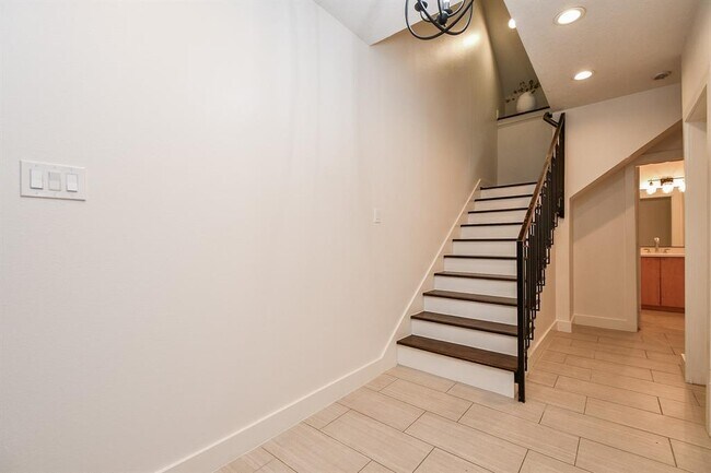 Building Photo - 4702 Austin St