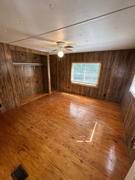 Building Photo - 85 Young Rd