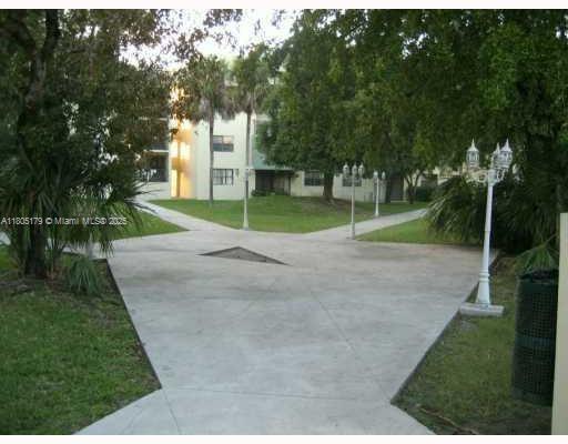 Building Photo - 8006 SW 149th Ave