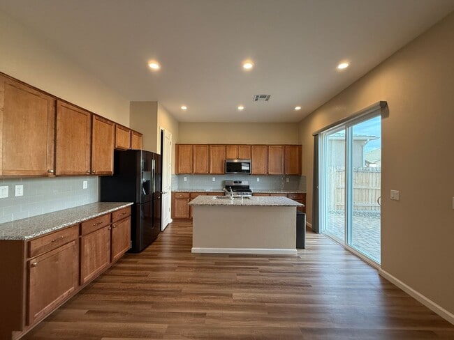 Building Photo - Experience refined living in this beautifully appointed 4-bedroom + den, 3-bath executive residence.