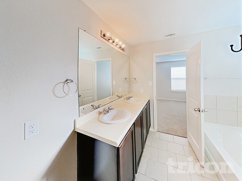 Building Photo - 7135 Aphrodite Mist